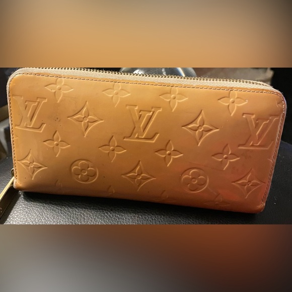 Louis Vuitton Handbags - Louis Vuitton Tan Wallet